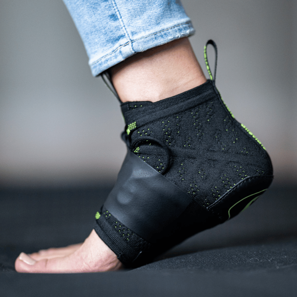 Loft 2 Brace Worn Side View.png__PID:aba09e88-db12-4a47-82b7-f473bee04c2f